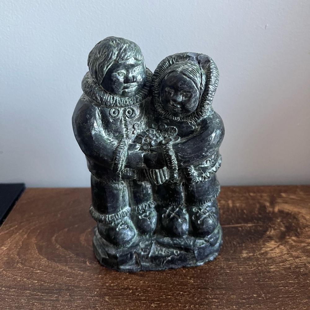 😁A Wolf Original" Inuit couple sculpture, made of  soapstone composite material